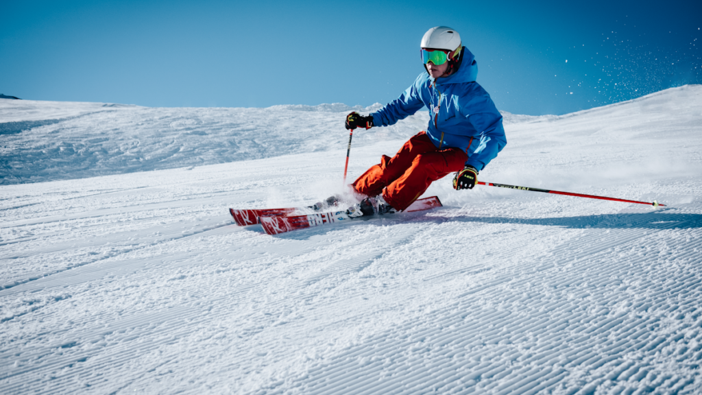 Στην Πούδρα 1 Snowboard στο φρέσκο χιόνι και χειμερινά σπορ - MensHealth.gr