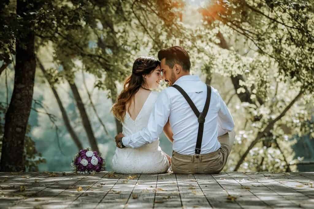 3 Συμβουλές για έναν ισχυρό γάμο από έναν κορυφαίο θεραπευτή 1 couple happy