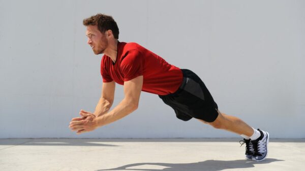 10 εύκολες ασκήσεις για στήθος στο σπίτι 6 4 plyometric press up