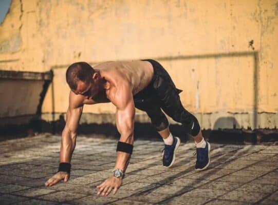 Γυμναστική στο σπίτι 4 3 burpee finisher