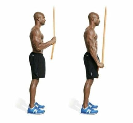 6 ασκήσεις με λάστιχα για χέρια 3 2 banded triceps pushdowns