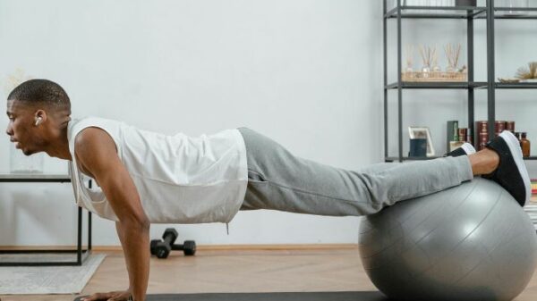 11 καλύτερες ασκήσεις με μπάλα πιλάτες 6 ball pilates